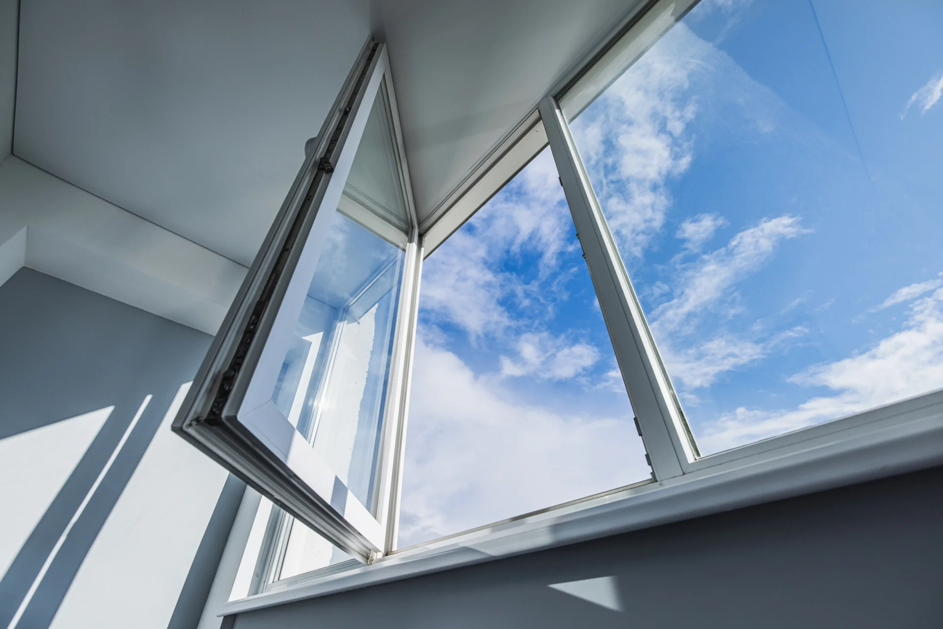 VLX 80 Casement Window in Las Vegas, NV | Viewlux Windows And Doors Paradise NV — detail 1